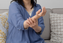 U SRED NOĆI VAS PROBUDI UTRNULA RUKA: Evo zašto se to dešava i kada treba da potražite stručnu pomoć