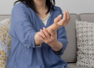 U SRED NOĆI VAS PROBUDI UTRNULA RUKA: Evo zašto se to dešava i kada treba da potražite stručnu pomoć