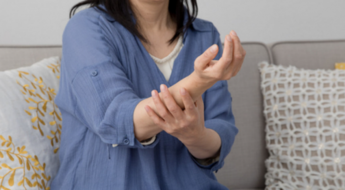 U SRED NOĆI VAS PROBUDI UTRNULA RUKA: Evo zašto se to dešava i kada treba da potražite stručnu pomoć