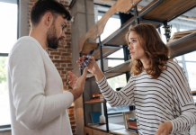 Zbog čega su starije žene mnogo privlačnije muškarcima: One imaju ovih 5 osobina koje ih čine neodoljivim