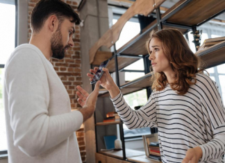 Zbog čega su starije žene mnogo privlačnije muškarcima: One imaju ovih 5 osobina koje ih čine neodoljivim