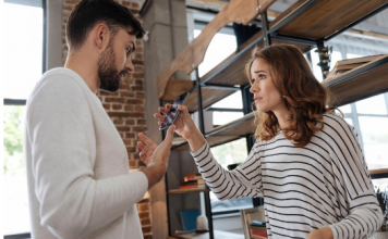 Zbog čega su starije žene mnogo privlačnije muškarcima: One imaju ovih 5 osobina koje ih čine neodoljivim