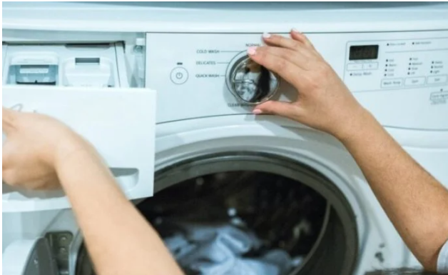 Veš izlazi iz mašine kao ispeglan: Ubacite samo 1 stvarčicu u bubanj tokom pranja i gledajte čudo
