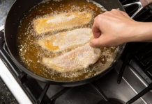 Kada pržite ribu, dodajte samo 1 sastojak u tavu: Neprijatni mirisi nestaju, a ukus je fantastičan