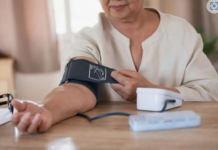 Postoji razlika između 30 i 60 godina: doktor vam pokazuje grafikon normalnog krvnog pritiska koji odgovara vašim godinama