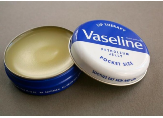 13 SITUACIJA U KOJIMA JE VAZELIN NEOPHODAN: NISTE NI SVJESNI KOLIKO JE EFIKASAN, UŠTEDIĆETE GOMILU NOVCA