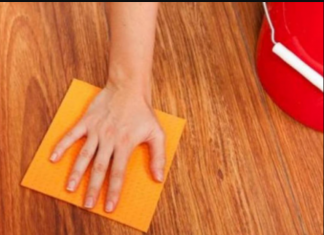 SVE U KUĆI ĆE MIRISATI DANIMA: Kada brišete podove obavezno u vodu dodajte i malo ovog praha