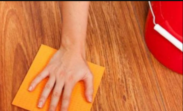 SVE U KUĆI ĆE MIRISATI DANIMA: Kada brišete podove obavezno u vodu dodajte i malo ovog praha