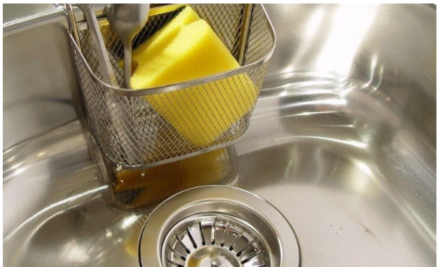 Sudopera će zablistati kao nova: Jedna stvar iz kuhinje skida sav kamenac imrlje od vode