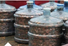 Ovaj čovjek skuplja novčiće od 1970. godine! Kad ih je odneo u banku, umalo je dobio infarkt!