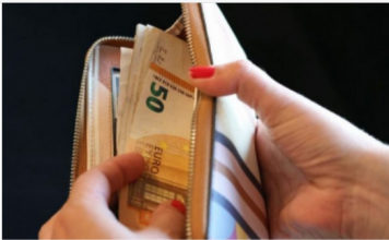 Ako vam je novčanik ove boje, bolje ga bacite: Datum rođenja određuje koja nijansa će privući uspeh i novac