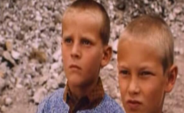 Musliman i Srbin obeležili film “Lepa sela lepo gore”, a danas ih niko ne bi prepoznao: Evo gde su dečaci Halil i Milan