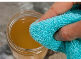 ZABORAVITE NA BRADAVICE I MLADEŽE JEDNOM ZA SVAGDA: Najjeftiniji i najefikasniji lijek koji svako ima u špajzu!