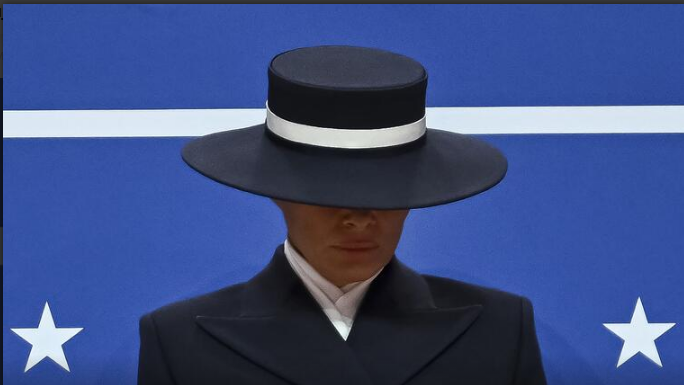 Kad je Melanija najzad skinula šešir, šokirala je svet izgledom lica: Hirurg Duduković otkrio šta je radila na njemu