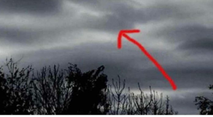 Čovjek Je Fotografsao Tamne 0blake, Kada Je Bolje Pogledao Sliku Trnci Su PREKRILI Njegovo Tijelo