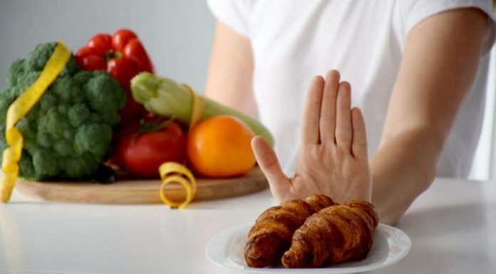 NIKAKO NE MOŽETE SMRŠATI U PREDJELU STOMAKA: Evo što vam se tu ZADRŽAVA MAST i šta treba da radite FOTO