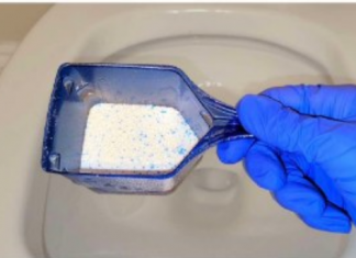 Sipajte u toalet i sačekajte 15 minuta: Domaći trik koji bi SVI trebali znati!