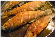 Kuhari ribu ne stavljaju u brašno, UVALJAJU JE U OVU NAMIRNICU: Ulje nikad ne prska, a ukus je bolji 10 puta