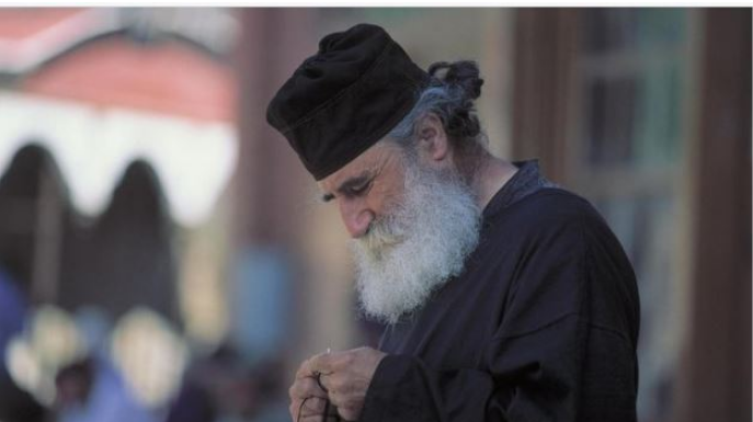 Sveštenik otkrio da li se smije nositi odjeca pokojnika – Najblizi jednu stvar ne trebaju raditi ni u ludilu! GRESKE VELIKE