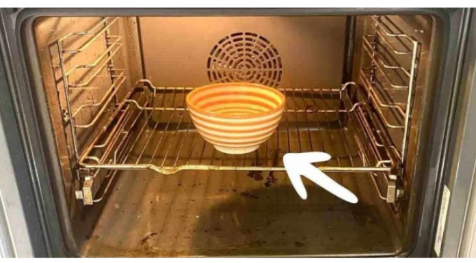 Otkrio sam ČUDO način čišćenja rerne(bez robota): Samo je stavite u rernu i ostavite da radi 30 minuta, masnoća i stare opekotine će nestati!