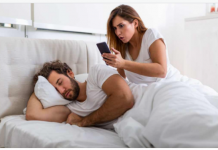 KRIŠOM UZELA TELEFON SVOG MUŽA I POZVALA POSLJEDNJI BROJ: Ono što je saznala nije mogla da zamisli ni u najluđim snovima!