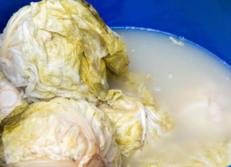 Pouzdan znak da se kiseli kupus pokvario, ako ovo vidite bacite ga bez razmišljanja!