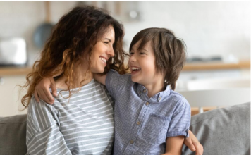 NIKO NE MOŽE DA UPROPASTI MUŠKO DETE KAO ŠTO TO MAJKA MOŽE, TVRDI JUNG: Samo ako uradi OVO on će postati pravi muškarac