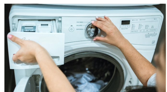 Stavite 1 sastojak u veš mašinu i podesite program na 60 stepeni Celzijusa: Izbaciće sve nečistoće i prati kao nova!