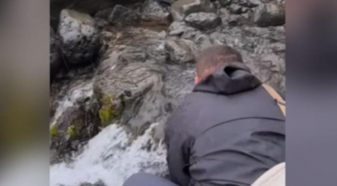 Napio se vode s izvora, a onda ugledao nešto što će ga dugo proganjati