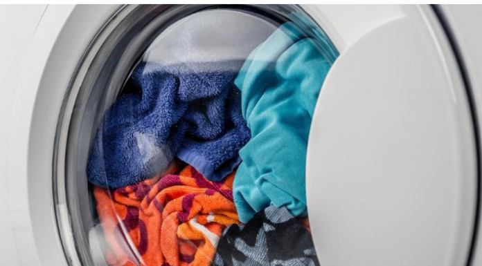 U VEŠ MAŠINU UBACITE VLAŽNU MARAMICU: Efekat koji ima ovaj KORISTAN TRIK će vas raspametiti!