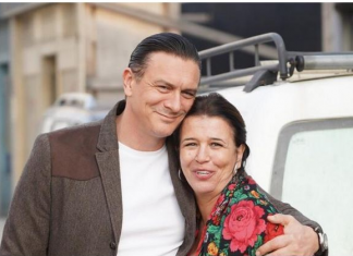 Naš glumac napravio kuću na selu pa sa ženom manekenkom okopava baštu: “Gajim kokoške, svinje i ovce – ovde je život”