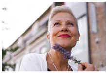 Ovo je jedina frizura za žene 50+ sa efektom zatezanja lica, koja momentalno podmlađuje