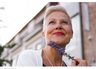 Ovo je jedina frizura za žene 50+ sa efektom zatezanja lica, koja momentalno podmlađuje