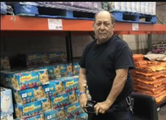 ODLAZAK U PRODAVNICU MU JE PROMIJENIO ŽIVOT: Kada je vidjela njegovu majicu znala je da ne smije da čeka, odmah je uzela telefon u ruke!