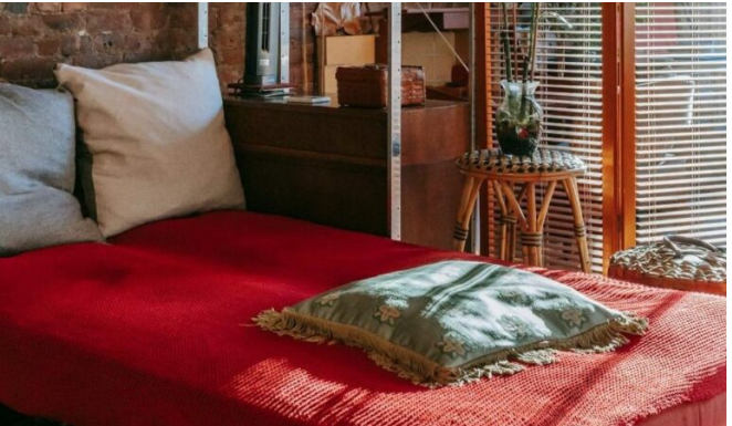 Ispod kreveta stavite 1 sitnicu i gledajte čudo: Privlači sreću i novac za sve živo u kući