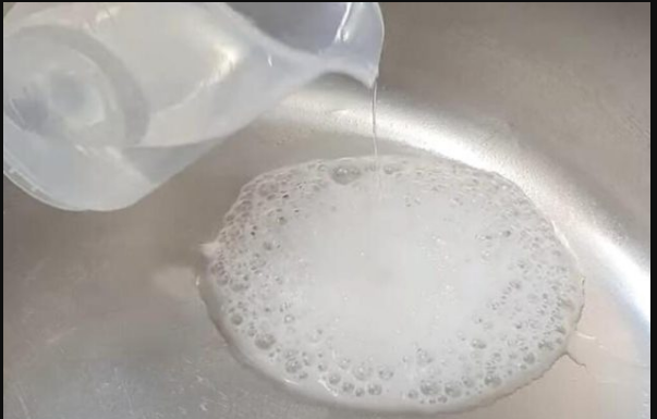 MA, KAKVO SIRĆE I SODA BIKARBONA EVO ŠTA RADI POSAO- Skida rđu i kamenac ko od šale, SUDOPERA SIJA ZA 60 DINARA