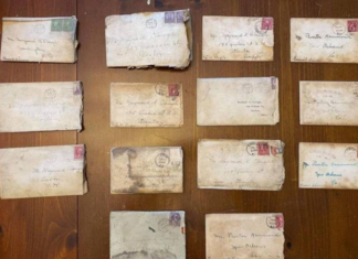Ispod parketa u svom domu pronašli 100 godina stara pisma: ‘Sadržaj je skandalozan’