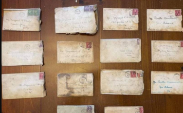 Ispod parketa u svom domu pronašli 100 godina stara pisma: ‘Sadržaj je skandalozan’