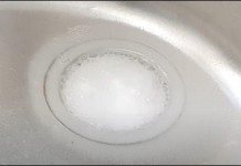 VODA VAM SPORO OTIČE IZ SUDOPERE? Samo sipajte ovu magičnu tečnost i problem nestaje kao rukom