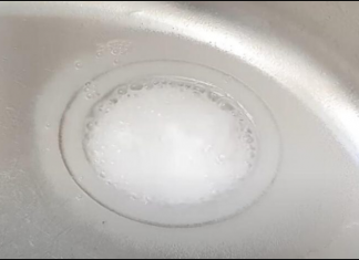 VODA VAM SPORO OTIČE IZ SUDOPERE? Samo sipajte ovu magičnu tečnost i problem nestaje kao rukom