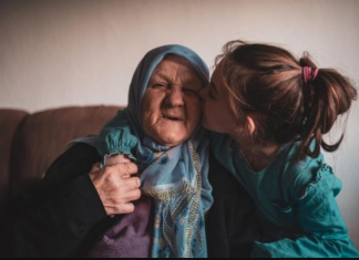 “Dobro roditeljstvo je tvoja srećna starost a loše je tvoja tuga i suze” SAMO OVAKO ĆEŠ NAUČITI DIJETE DA TE UVIJEK POŠTUJE