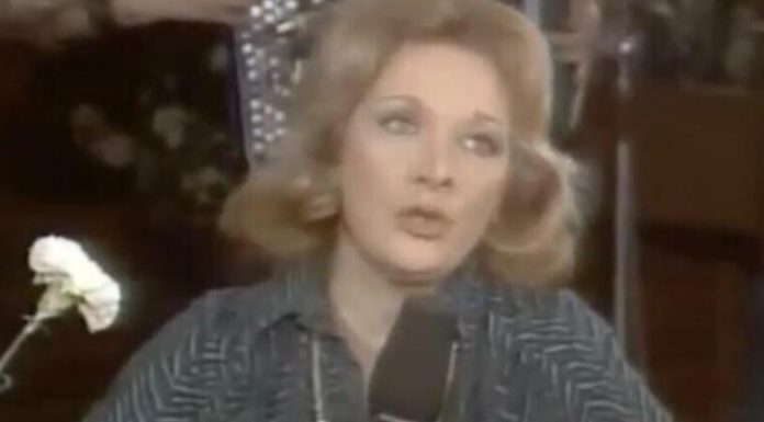 Mislili su da odmara, kad su prišli bila je već mrtva u fotelji: Pored 3 bivša muža, komšija je sahranio u svom sakou