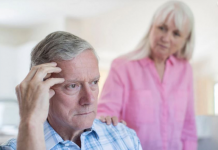 DEDA JE PONAVLJAO DA NOĆU VIDI MUŠKARCA U KUĆI, ALI MU NIKO NIJE VEROVAO JER JE IMAO DEMENCIJU: A kad je umro otkrivena je babina najveća tajna, porodica u šoku!