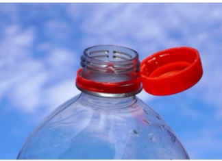 “A JA BESNA ŠTO MI ČEP UDARA U NOS” Sve vreme pogrešno otvarate NOVE FLAŠE, kad vidite ovaj GENIJALNI TRIK, oduševićete se (VIDEO)