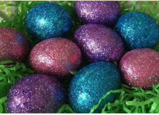 Zaboravite na lukovinu i čarape: Ovog Uskrsa hit su svjetlucava jaja, a treba vam samo 1 namirnica