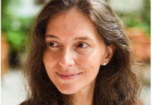 Jelenu je sestra posle majčine smrti ostavila u sirotištu i nikad se nije vratila po nju: Godinama kasnije stiže poziv koji je razorio na komade