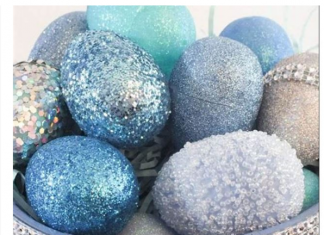 Zaboravite na lukovinu, travu i čarape: Ovog Uskrsa hit su svetlucava jaja, a treba vam samo 1 namirnica