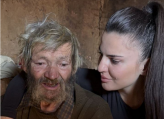 Rođena s 24 prsta, trpela je veliku bol zbog ismevanja, a onda je u 16. godini svu tugu pretvorila u moć: Sad studira 2 fakulteta i cela Srbija plače zbog nje