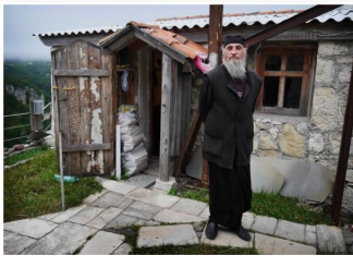 Kada vam neka osoba čini zlo i nanosi vam veliku bol, uradite samo ovu stvar i ponovo ćete naći svoj put ka sreći: Moćan savet monaha sa Svete Gore