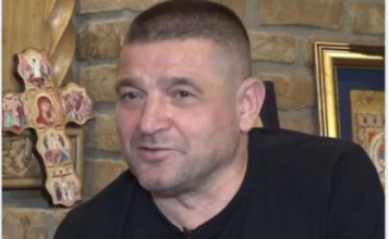Drugu ženu upoznao ispred menjačnice i odmah je poljubio: Baja Mali Knindža ima 6 dece – evo kako izgledaju i čime se bave